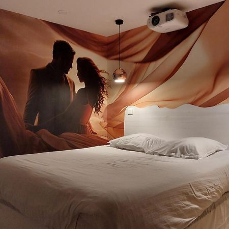 Suite luxe love room jacuzzi spa coeur de Maine Angers Exterior foto