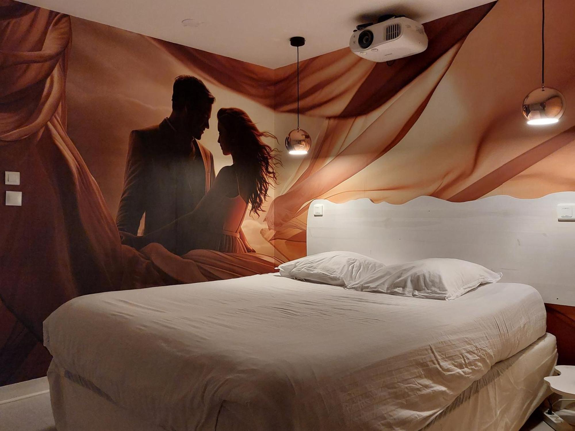 Suite luxe love room jacuzzi spa coeur de Maine Angers Exterior foto